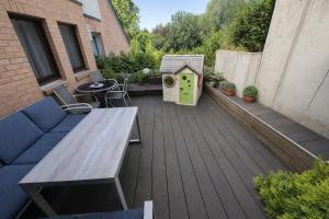 a patio with a table and a dog house at Wohnung mit Charme, Netflix in Rheinstetten