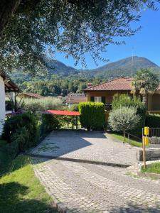 a stone walkway with a picnic table in front of a house at Vitali Apartment JR in Bellagio