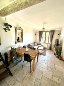 a living room with a table and a couch at Cocon en Provence à Ménerbes in Ménerbes