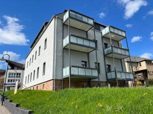 a building on top of a grassy hill at Kaiserlich schlafen in der alten Post in Oelsnitz