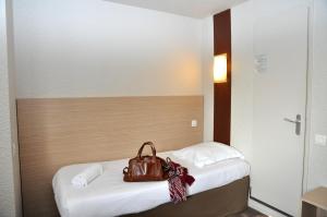 Postel nebo postele na pokoji v ubytování B Hotel Caen Mondeville