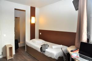 Postel nebo postele na pokoji v ubytování B Hotel Caen Mondeville