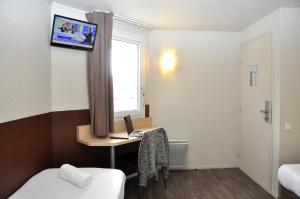 Postel nebo postele na pokoji v ubytování B Hotel Caen Mondeville