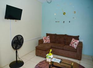 a living room with a couch and a fan at Cozy one bedroom & Car rental apartment in Lambeau