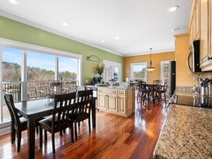Foto de la galeria de Generations Cove - Welcome To Your Perfect Lakefront Getaway! a Cullman