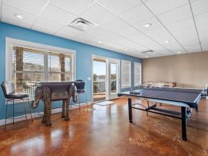 Taula de ping-pong a Generations Cove - Welcome To Your Perfect Lakefront Getaway! o a prop