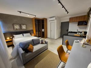 a room with a bed and a couch and a kitchen at STÚDIO 017 - Novo e Sofisticado! in Sao Jose do Rio Preto