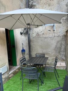 a table and chairs under a white umbrella at Teatro Vecchio 11 in Bassano del Grappa