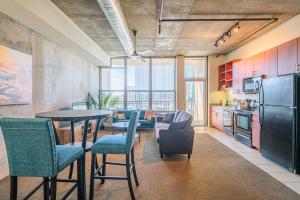 a kitchen with a table and chairs in a room at Skyline Loft Studio w City Views in Phoenix