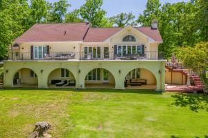 a large house with a large yard at Yellowhammer Hill - Amenities Galore! Near Cullman in Cullman