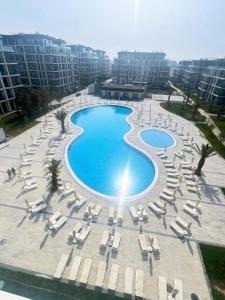 an overhead view of a swimming pool with lounge chairs and sidx sidx sidx at Sea Breeze, Polo Residence, Baku, MR in Nardaran
