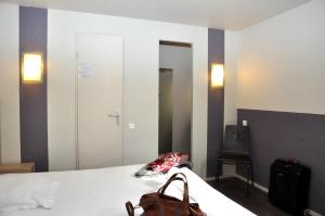 Postel nebo postele na pokoji v ubytování B Hotel Caen Mondeville
