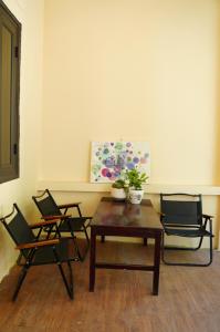 a room with two chairs and a table and a table and chairs at An Mai homestay in Cao Bằng