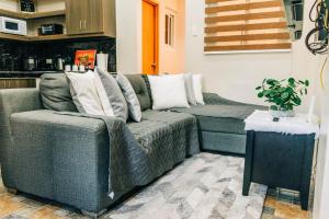 a living room with a couch and a table at Casa de Oro in Iyam