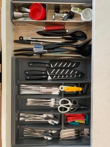 a drawer filled with lots of different types of scissors at Appartements Saint-Alexandre in Longueuil