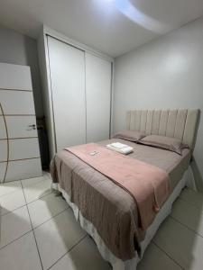 เตียงในห้องที่ Casa Maia Eusébio +17 ภาพ