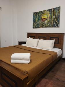 a large bed with two white towels on it at Hatton Nottingham Villa in Hatton