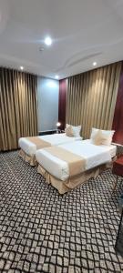 two beds in a hotel room with at سهول بارك in Riyadh