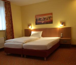 Ένα ή περισσότερα κρεβάτια σε δωμάτιο στο Landhotel Heiner Meyer