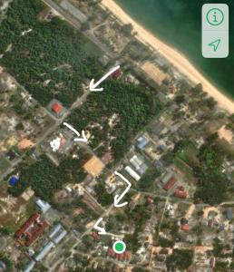 an overhead view of a city with buildings and the ocean at Student Homestay in Kampong Ru Sepuloh