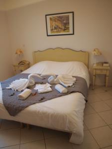a bedroom with a bed with towels on it at Lagrange Vacances Domaine de Fayence in Fayence