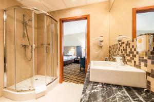 Koupelna v ubytování Hotel Victor Pruszków DeSilva