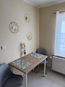 a dining room table with two chairs and a wooden table at Gemütliches Appartement 5 - mit Küche und Bad zur Eigennutzung -Schuster Homes- in Vechelde +5 photos