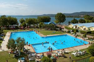 Bazén v ubytování Lido Camping Village nebo v jeho okolí