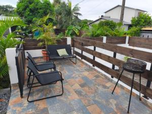 a patio with two chairs and a table at L'Etoile du piton in Saint-Joseph