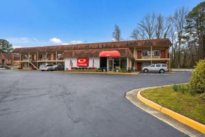 a gas station with a car parked in front of it at Econo Lodge Williamsburg Historic Area in Williamsburg