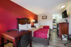 a hotel room with a bed and a desk at Econo Lodge Williamsburg Historic Area in Williamsburg