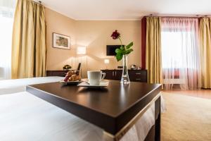 Postel nebo postele na pokoji v ubytování Hotel Victor Pruszków DeSilva