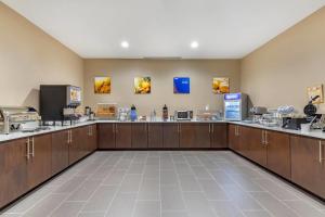 a large room with aasteryasteryasteryasteryasteryasteryasteryasteryasteryasteryastery at Comfort Suites San Antonio Ft Sam Houston-SAMMC Area in San Antonio