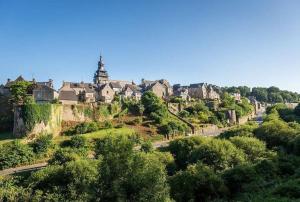 a large town with houses on a hill at Le logis in Plouguenast