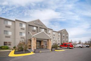 a hotel with a car parked in a parking lot at Country Inn & Suites by Radisson, Fairview Heights, IL in Fairview Heights