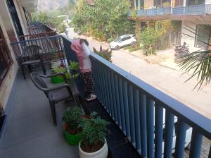 a little girl standing on a balcony looking at plants at sariska farmhouse villa in Alwar