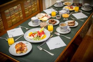 Comida no hotel ou em algum lugar perto