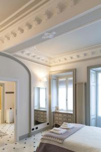 A bed or beds in a room at The Como Secret Garden