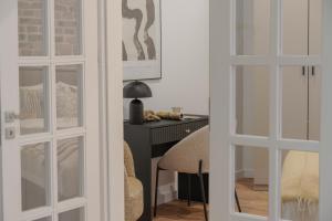 a room with a desk and a chair next to a door at HARBOR APARTMENTS - Mickiewicza in Katowice
