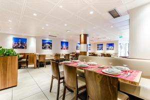 Gallery image of Hôtel Arcades in Lourdes