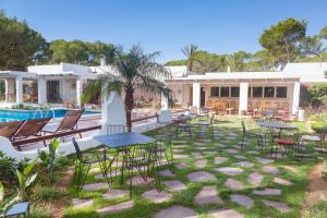 Bazén v ubytování Casbah Formentera Hotel & Restaurant nebo v jeho okolí