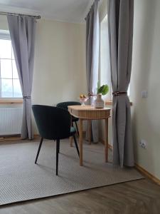a room with a table and two chairs and a window at Arashenda nest in Arashenda