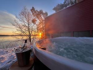 a hot tub with snow on the side of a building at Ferienhaus Oberspreewald in Schwielochsee