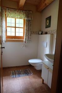 Kúpeľňa v ubytovaní Ferienhaus Heutal