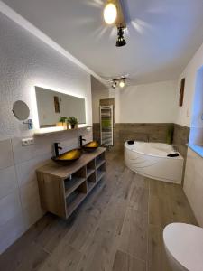 a bathroom with two sinks and a bath tub at Woidzeit by Sigl in Kollnburg