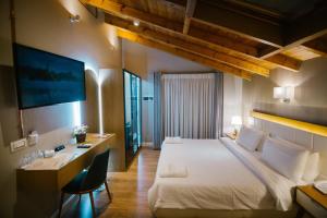 a hotel room with a large bed and a desk at Villa Ester in Korçë