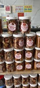 a bunch of jars of food on a shelf in a store at HOTEL vùng vịnh in Cầu Sông Kinh