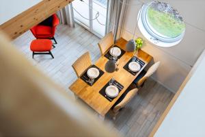 an overhead view of a dining room table and chairs at Rapsblütenhaus in Bohnert +19 photos