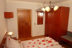 Postel nebo postele na pokoji v ubytování Apartment Heidelinde