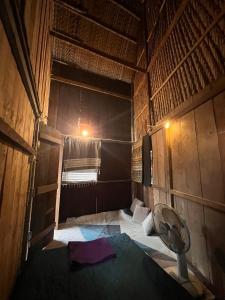 an inside view of a small room with a fan at Cactos Chill & Homestay in Ho Chi Minh City +65 photos